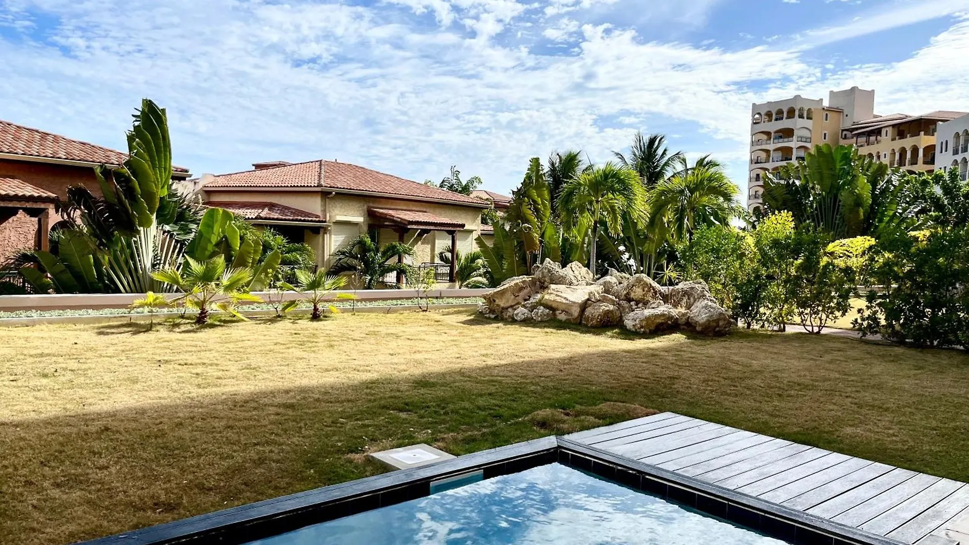The Hotel Porto Cupecoy Philipsburg  0*, Philipsburg (Sint Maarten) Saint-Martin
