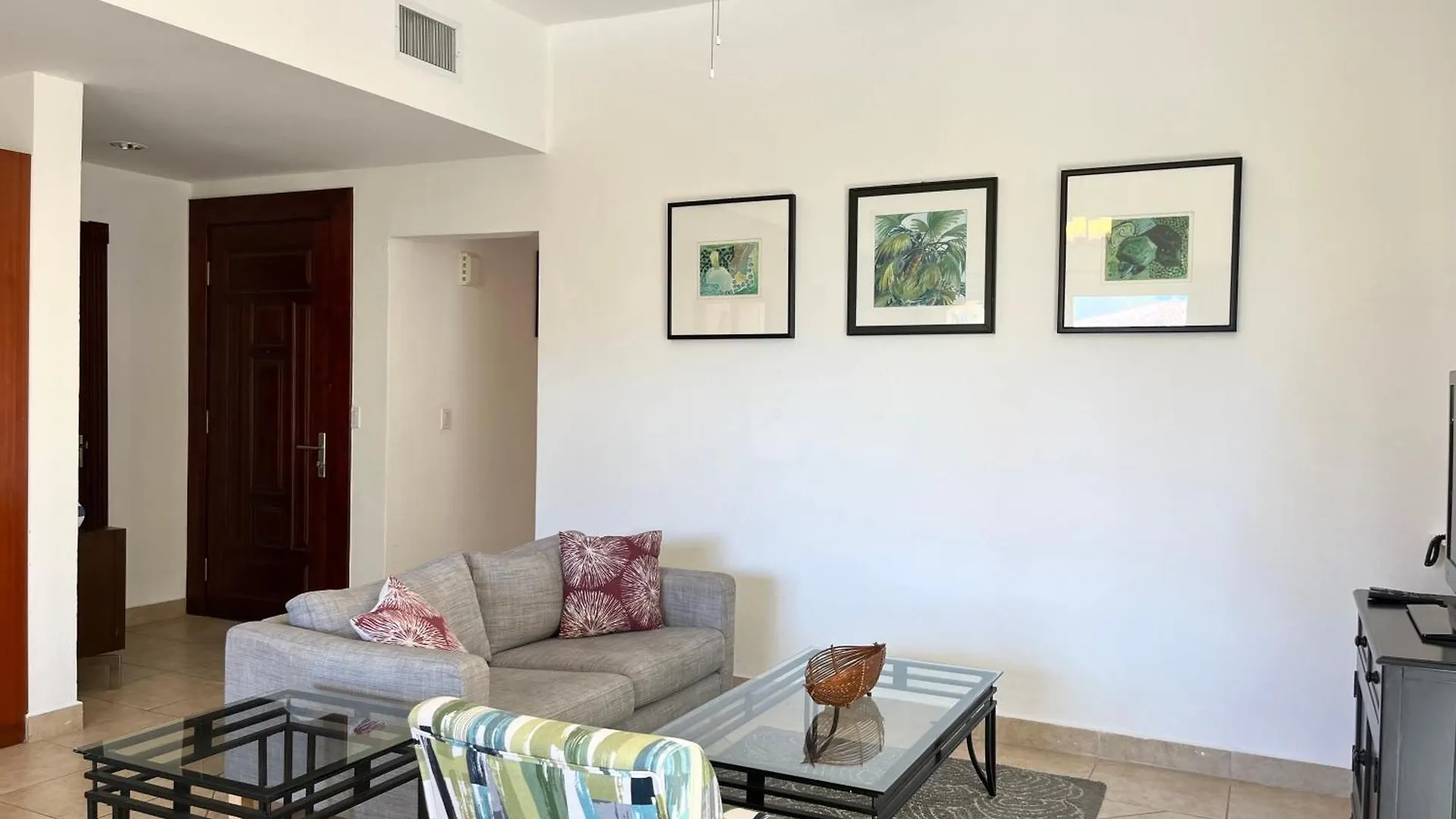 The Hotel Porto Cupecoy Philipsburg  0*, Philipsburg (Sint Maarten) Saint-Martin